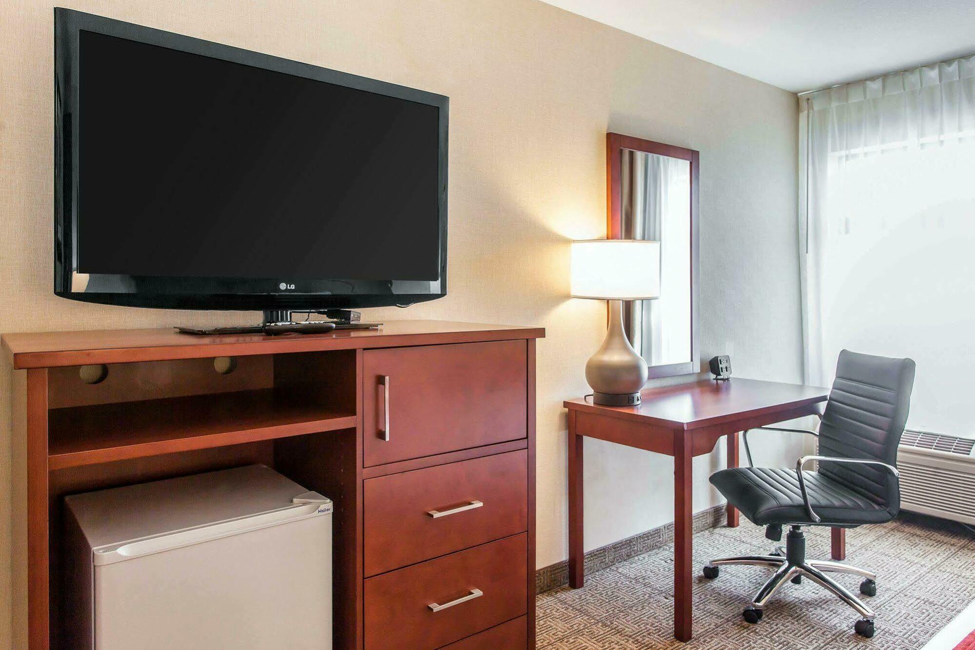 Comfort Inn & Suites Near Fallon Naval Air Station Exterior foto